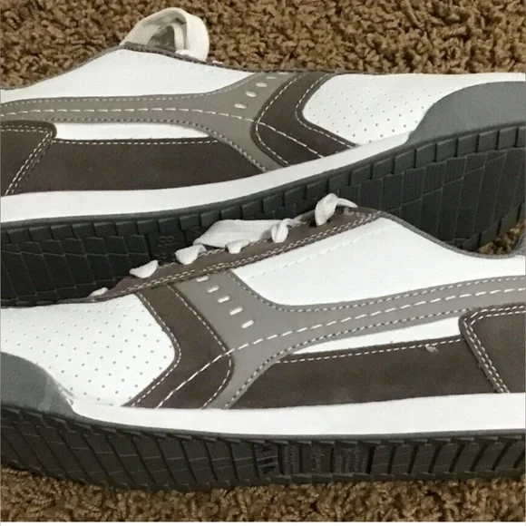 AMERICAN EAGLE Mens athletic shoes size 7 1/2 leather gray white 93239 - Picture 6 of 8